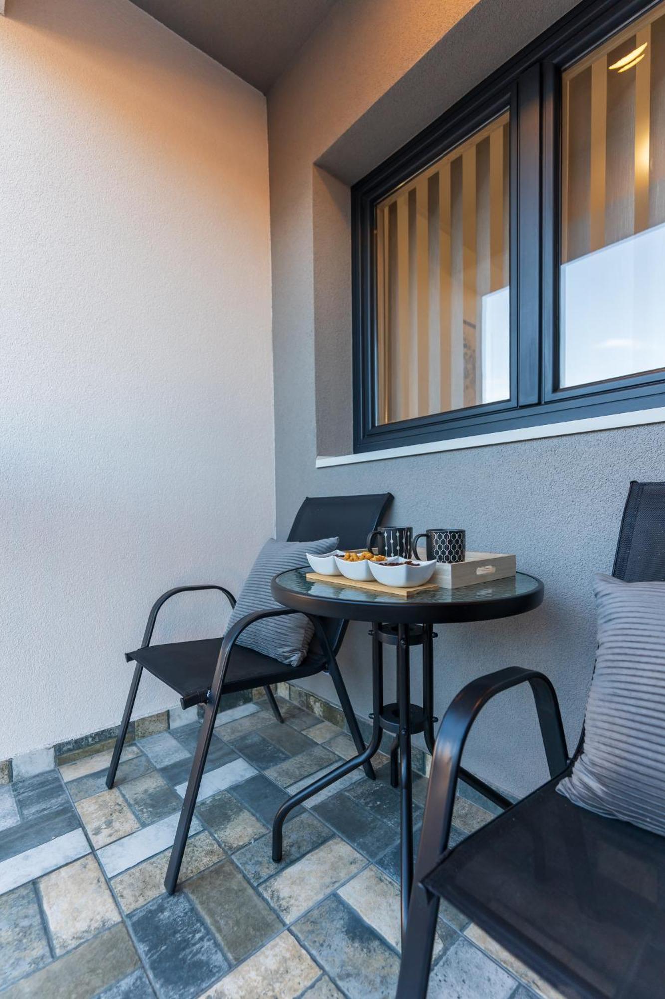 Apartment M&l *